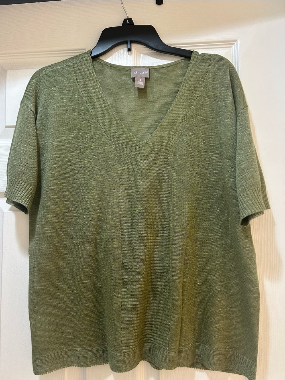 Chico's Olive Green Ribbed V-Neck Knit lightweight sweater size 1 (medium) nwot